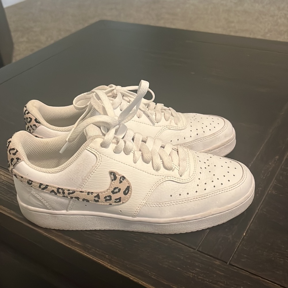 White Nikes size 9 brand new no box - Picture 8 of 9